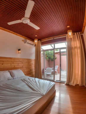 New Breeze Thoddoo Inn